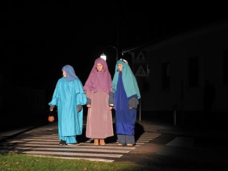 Predstavo Božična noč, smo izjemoma odigrali v Božični vasi Banovci 2